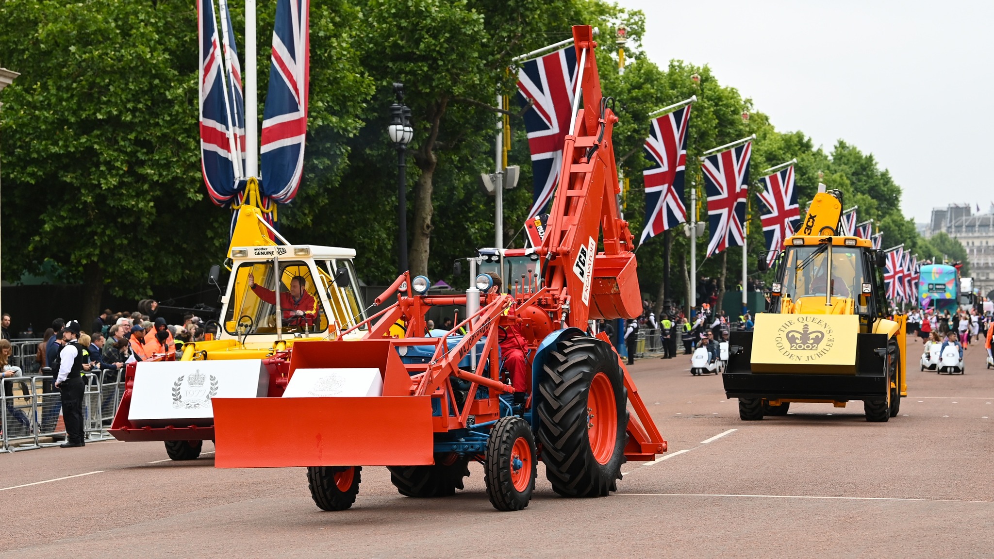 JCB Machines join the Queen’s Jubilee Parade